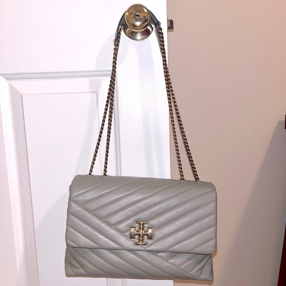 Tory Burch Kira Chevron Convertible Shoulder Bag
Color: 082